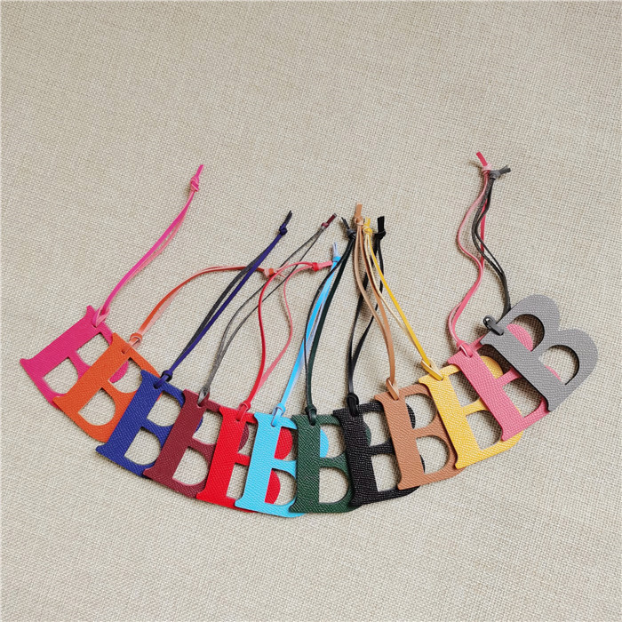 سلسلة مفاتيح من الجلد الطبيعي  - مراجعة Monogram Keychain Leather وسعره
