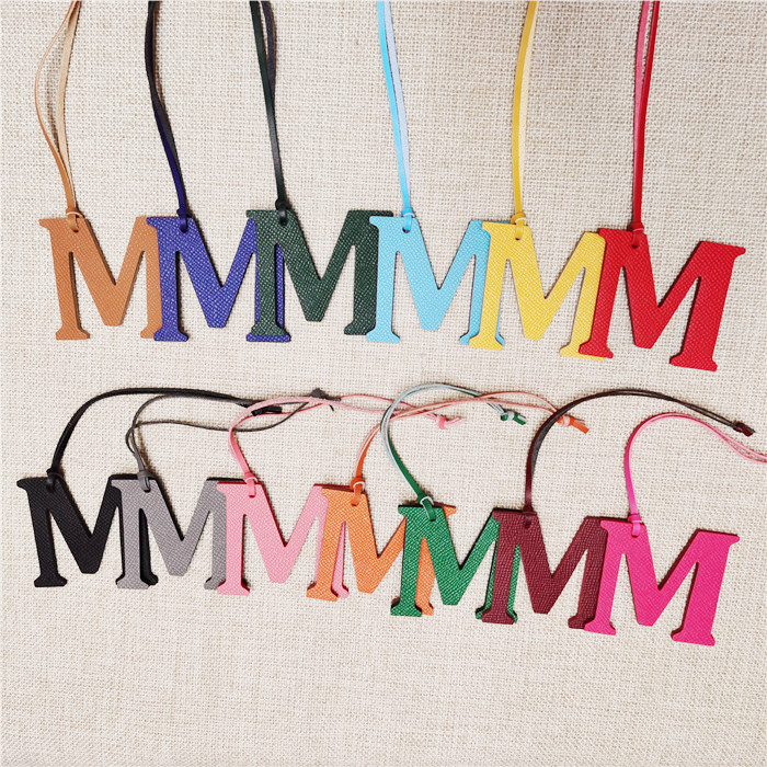 سلسلة مفاتيح من الجلد الطبيعي  - مراجعة Monogram Keychain Leather وسعره