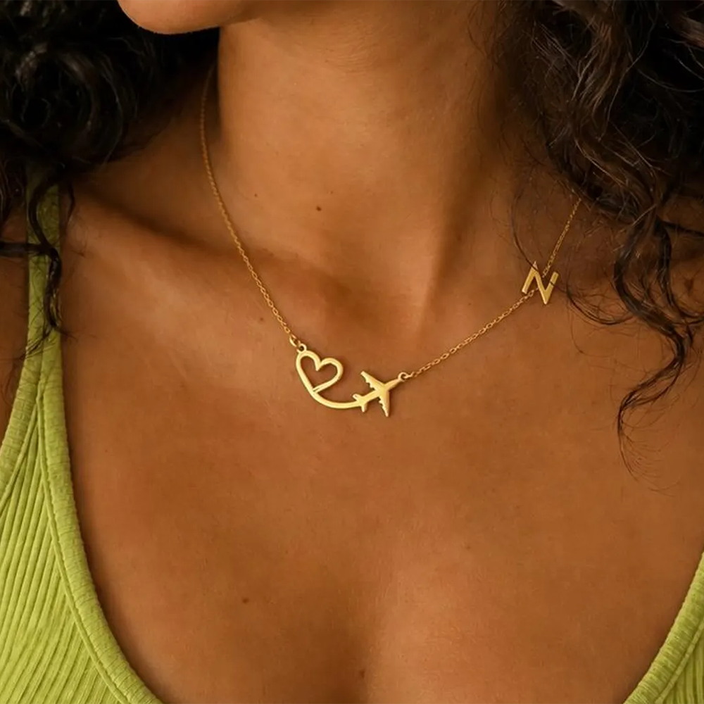 قلادة مخصصة على شكل قلب وطائرة - مراجعة Name Necklace Custom وسعره