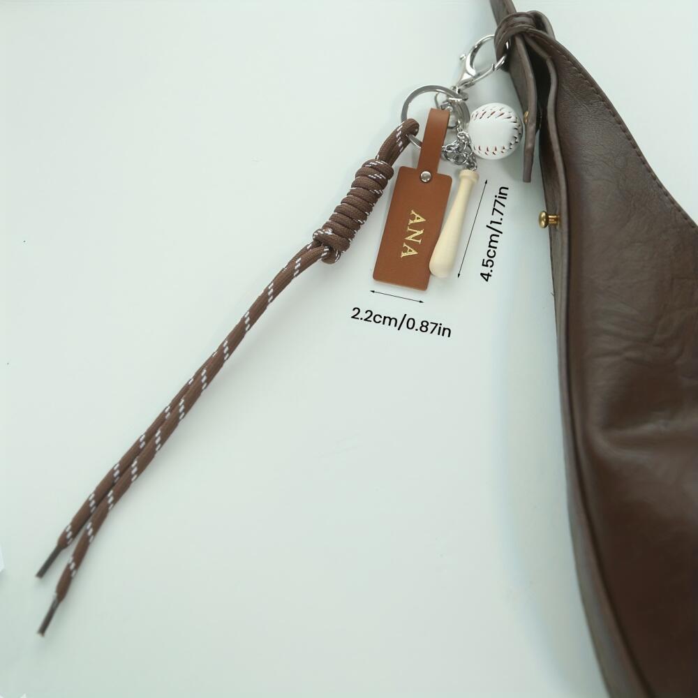 سلسلة مفاتيح رياضية مخصصة بالا - مراجعة Monogram Keychain Leather وسعره