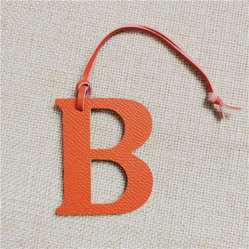 سلسلة مفاتيح من الجلد الطبيعي  - مراجعة Monogram Keychain Leather وسعره
