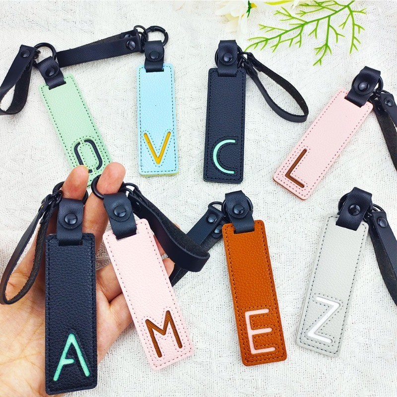 سلسلة مفاتيح كلاسيكية من الجلد - مراجعة Monogram Keychain Leather وسعره